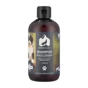 Make sure your pet is itch-free, and smells great when you wash him using this hypoallergenic shampoo. It is formulated to soothe sensitive skin, and can safely be used on puppies and kittens from 6 weeks of age.