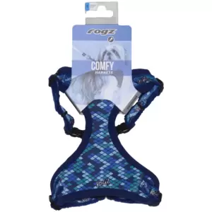 Your dog will step out in designer style when you let him wear this comfy harness on your daily hikes and walks. It is available in a classic blue colour and has reflective stitching to keep him clearly visible in the dark.